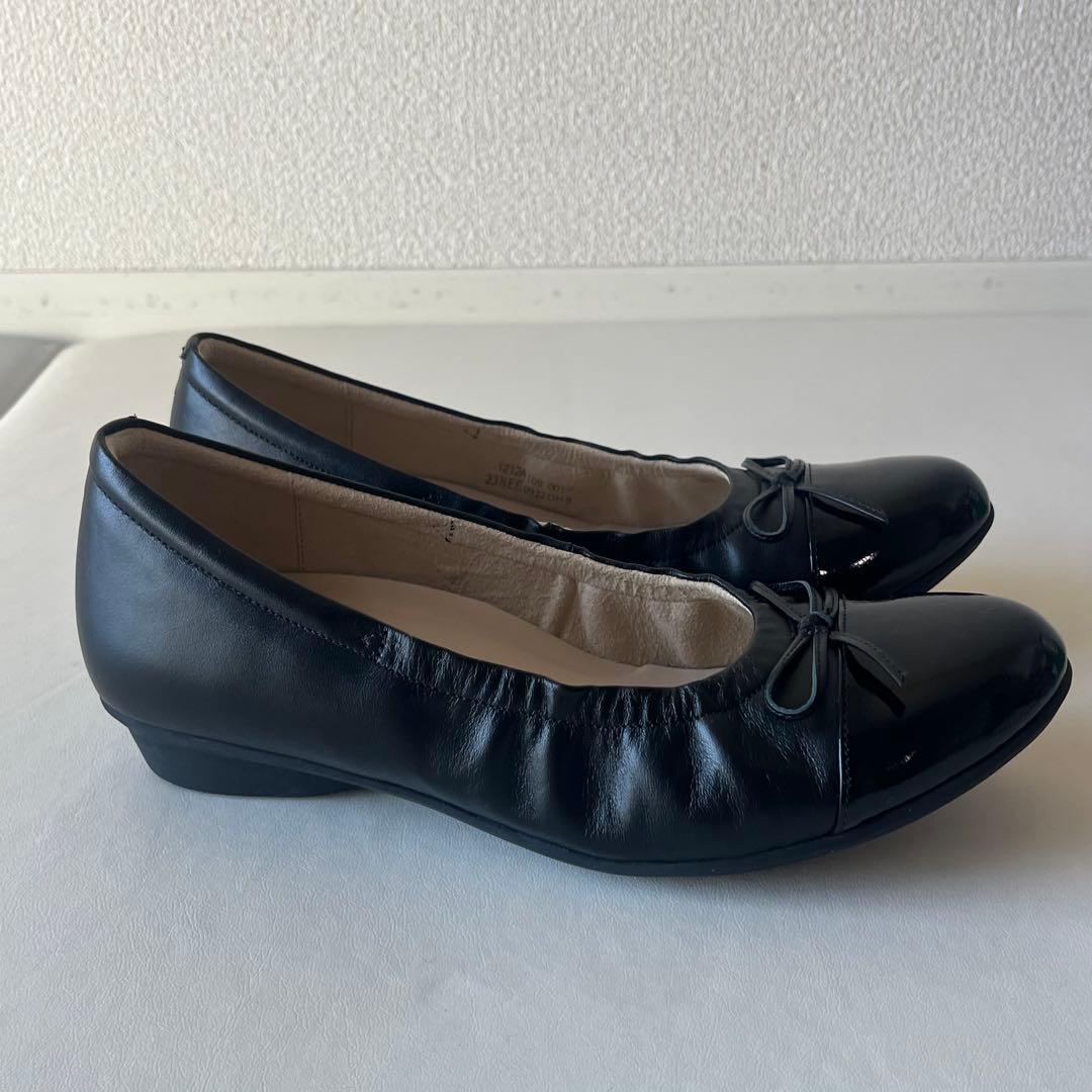 【新品】pedala アシックス　フラットシューズ リボン　黒　23.5cm