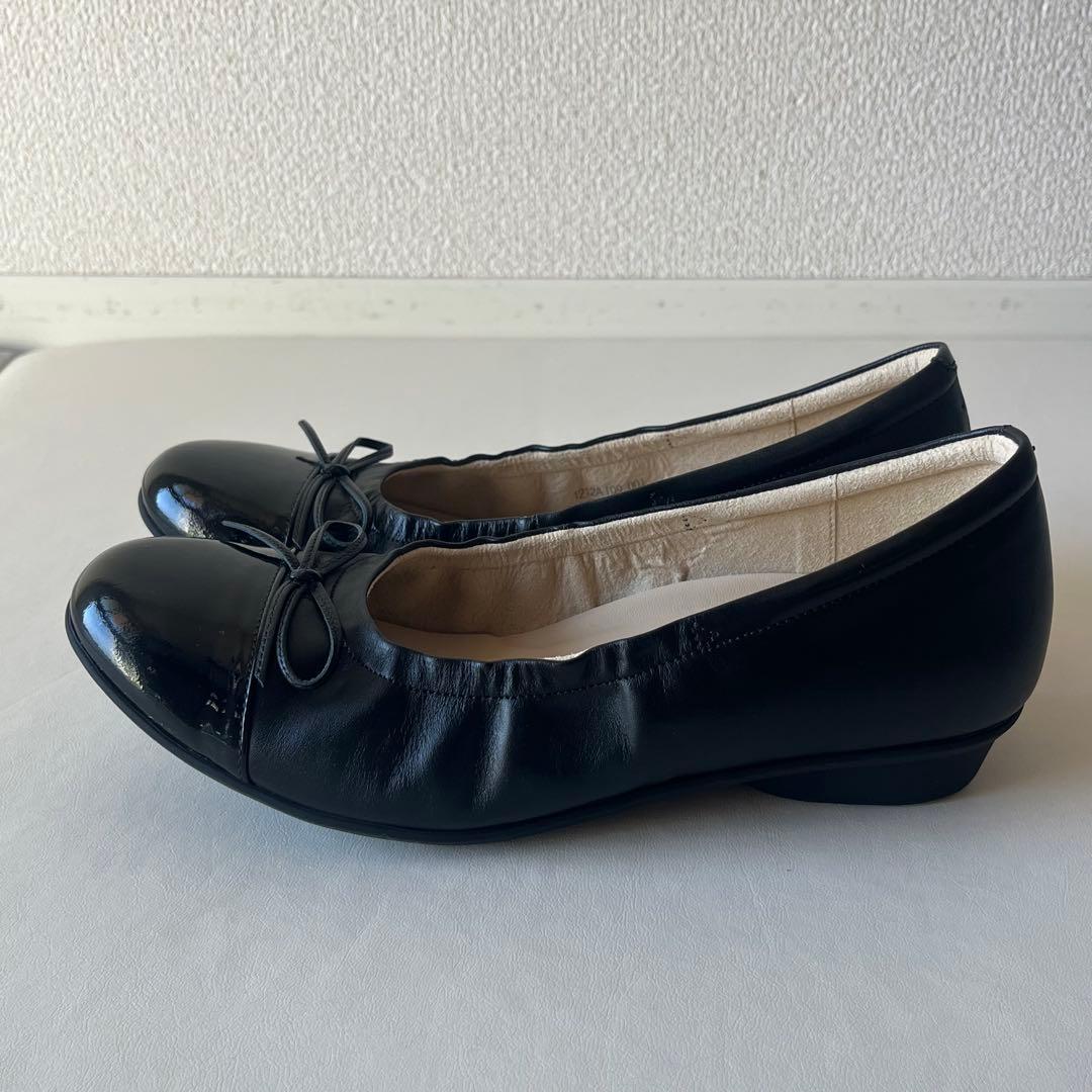 【新品】pedala アシックス　フラットシューズ リボン　黒　23.5cm