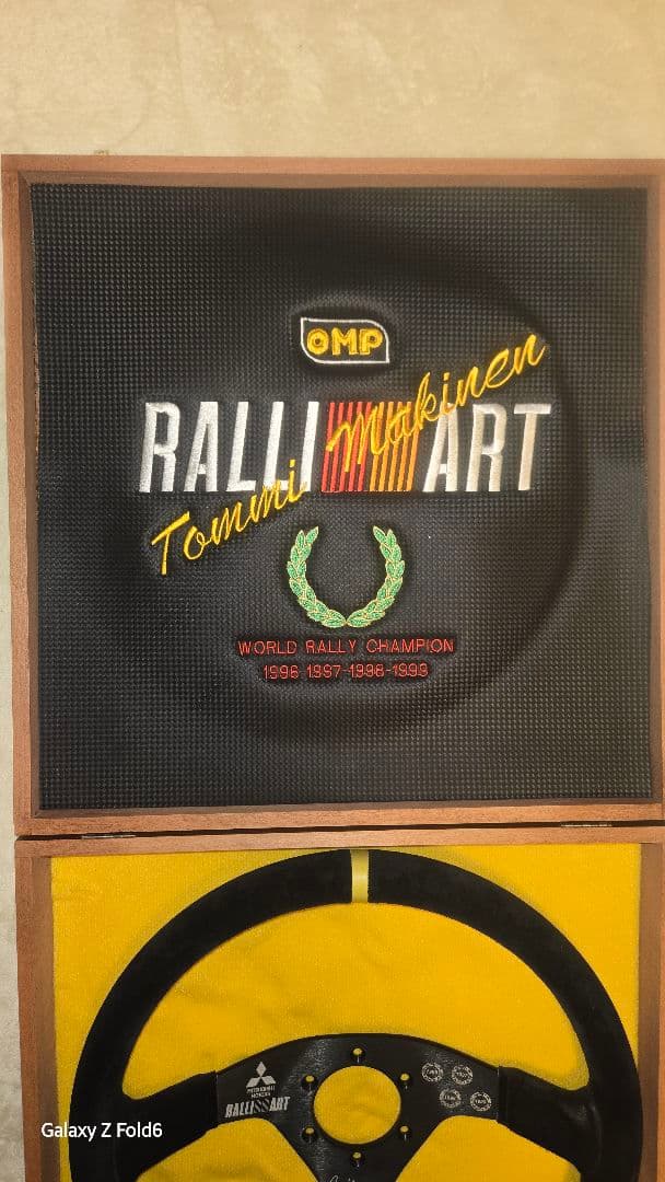 OMP トミー・マキネンWRC4連覇記念モデルステアリング 世界限定500本