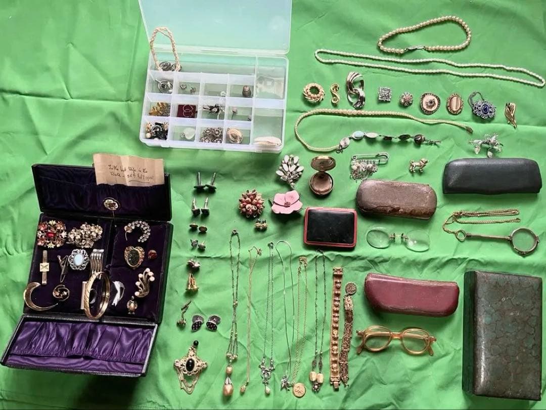 アンティーク　ジュエリーコレクション　70点以上 企画展「愛のヴィクトリアン・ジュエリー」 | 茨城県陶芸美術館