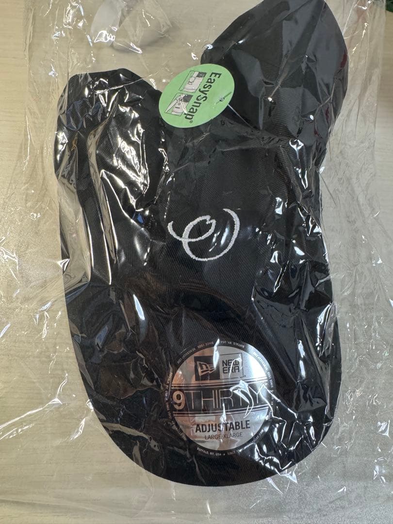櫻坂46 ×「NEW ERA®」コラボキャップ（ブラック） L~XL - メルカリ