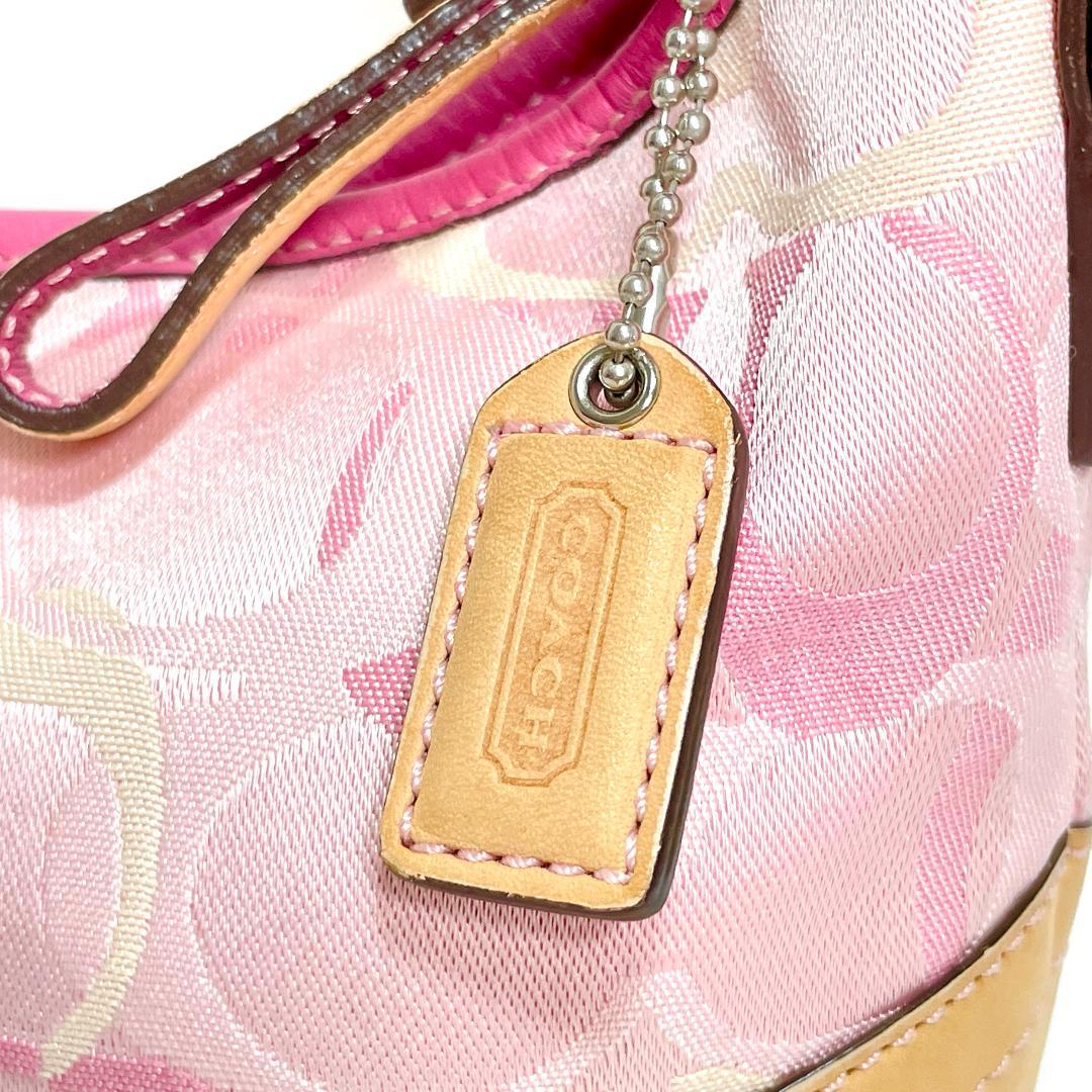 ときめきを運ぶ大人のピンク✨COACH オプティック シグネチャー