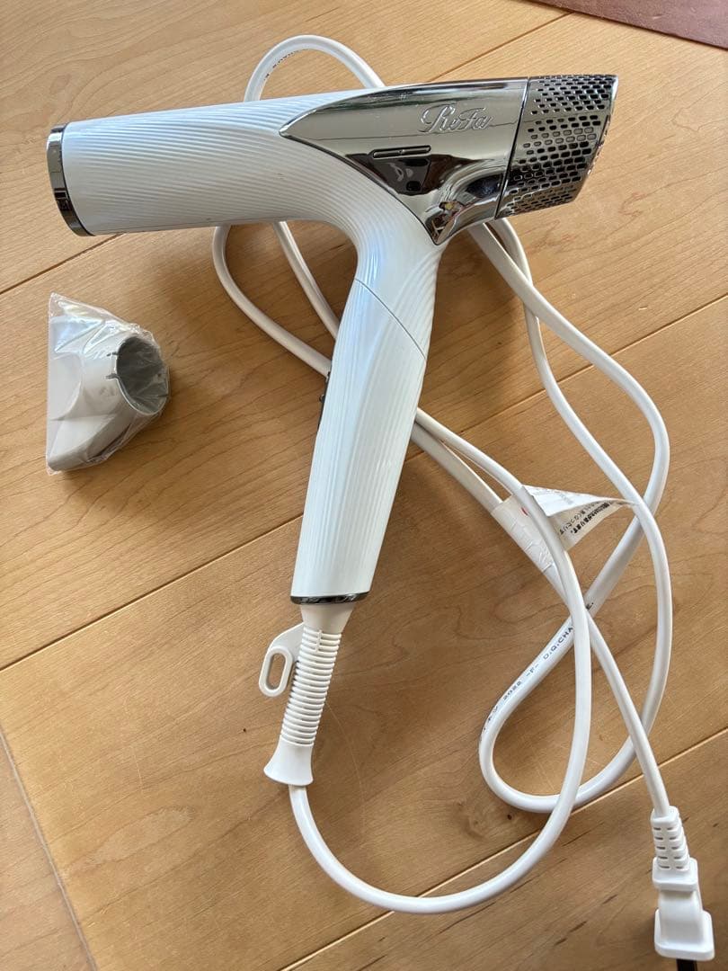 ジャンク品　Refe ドライヤー　2023年製 リファビューテック ドライヤー BX W | ドライヤー | ReFa（リファ