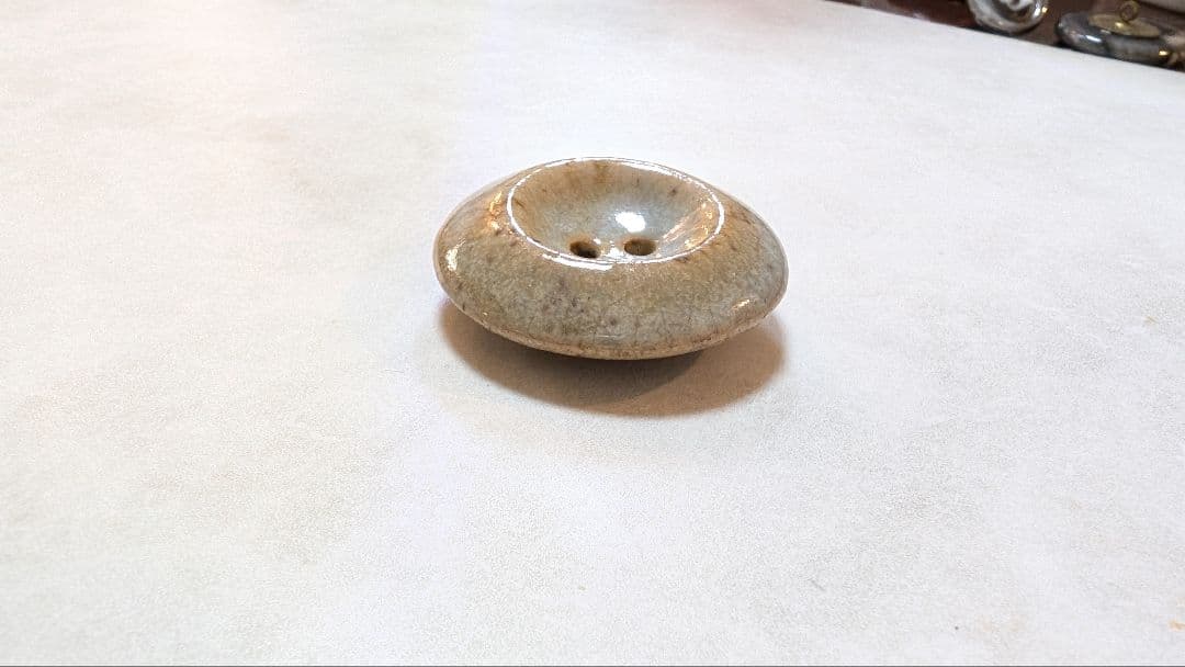 m*8様 No.0320 ルーシー·リー 陶器ボタンA - メルカリ