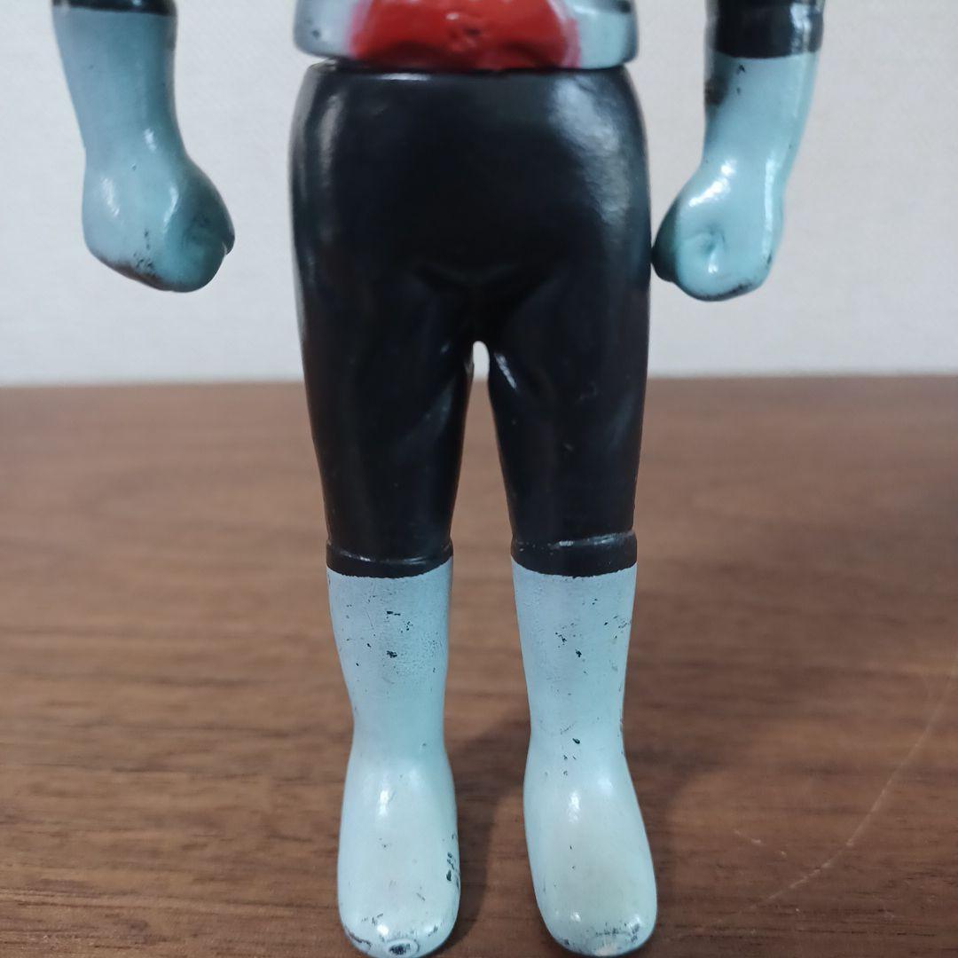 無版権 パチもの 「仮面ライダーストロンガー」風のソフビフィギュア