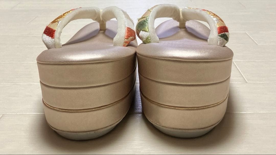 《美品》西陣織　草履バッグセット　厚底　金糸　刺繍　大きめバッグ