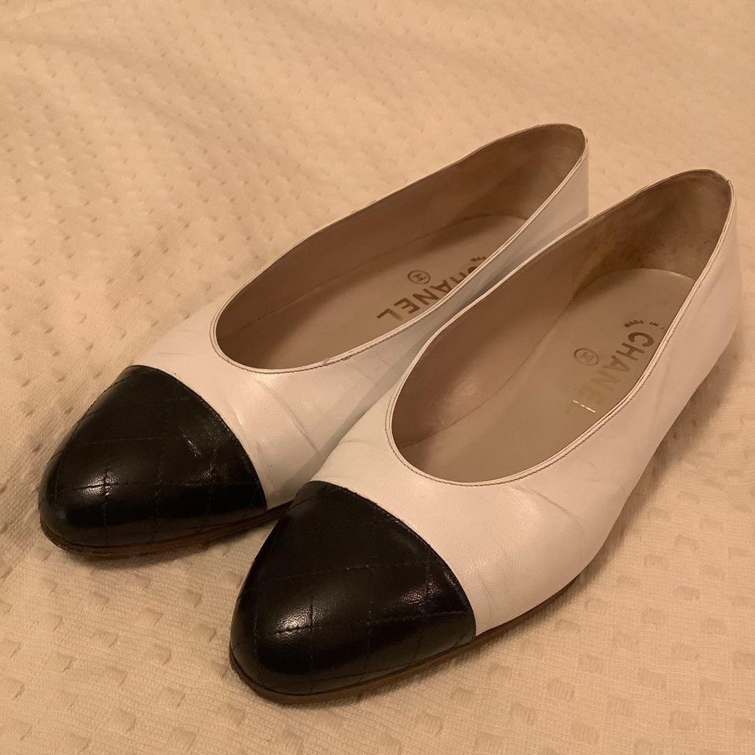 週末セール中 CHANEL フラットシューズ ホワイト・ブラック