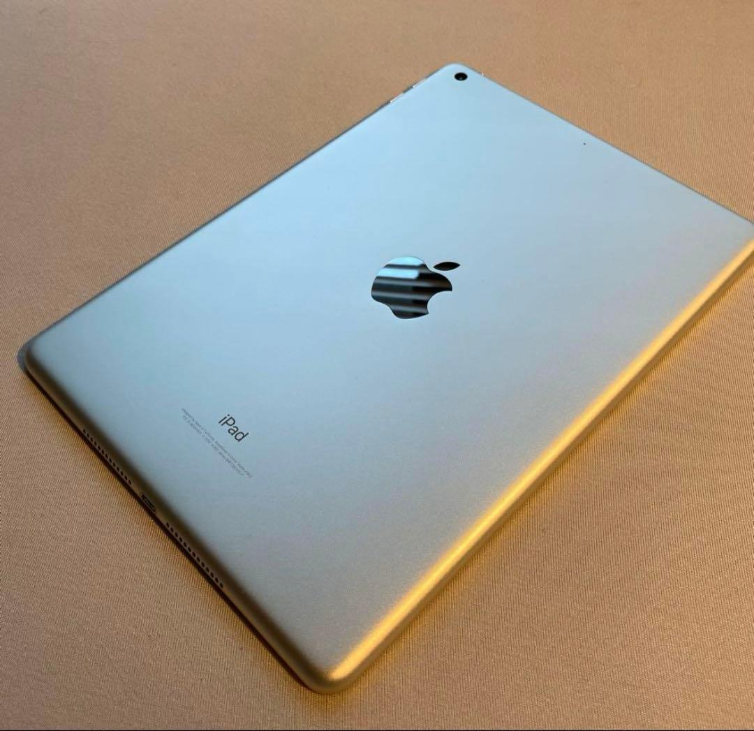 【美品】Apple iPad 第5世代 シルバー　フィルム付き Amazon.co.jp: 【整備済み品】 Apple iPad (第5世代) Wi-Fi +