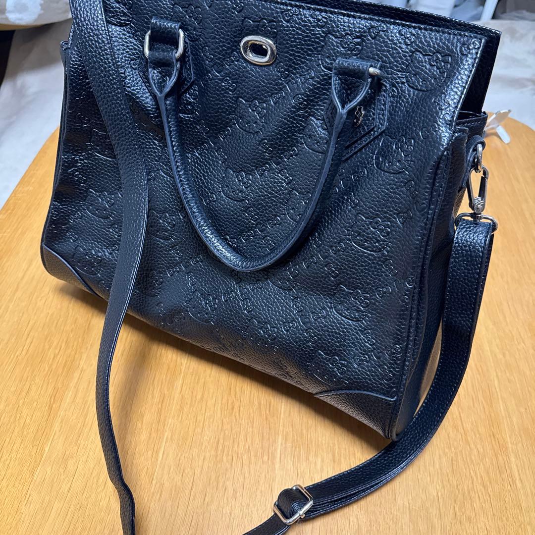 ラウンジフライ ハローキティ コラボ型押しトートバッグ 黒 - メルカリ