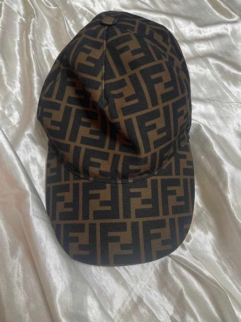 FENDI キャップ 【未使用美品】 FENDI（フェンディ） キャップ 帽子 ブラックキャンバス ベースボール