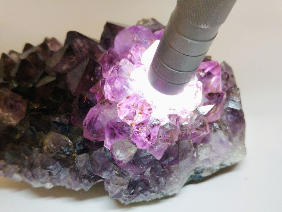 アメジスト 1.3kg 水晶 クォーツ 原石 鑑賞石 自然石 誕生石 鉱物 水石