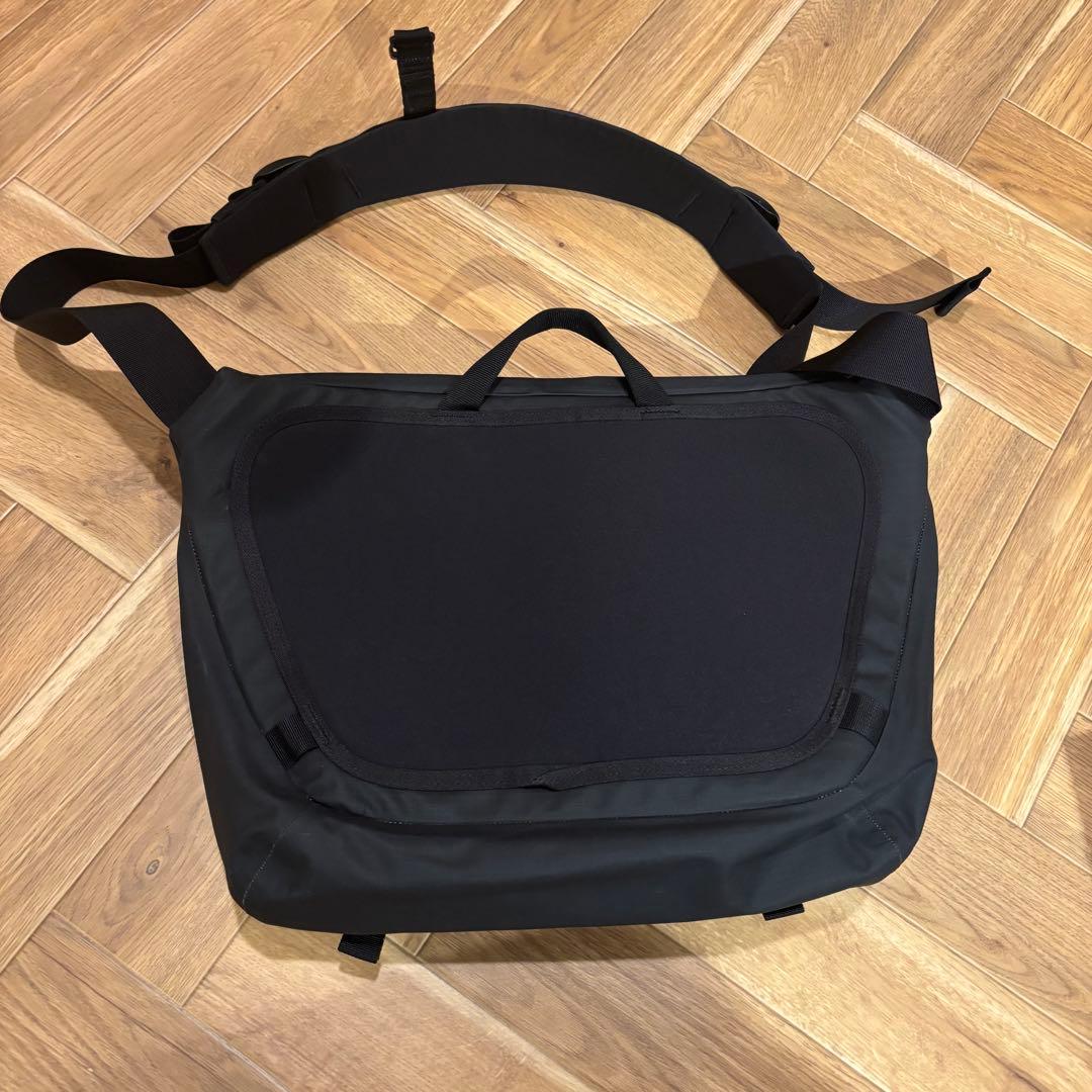 新品 ARC'TERYX Granville 10 Courier Bag BK - メルカリ