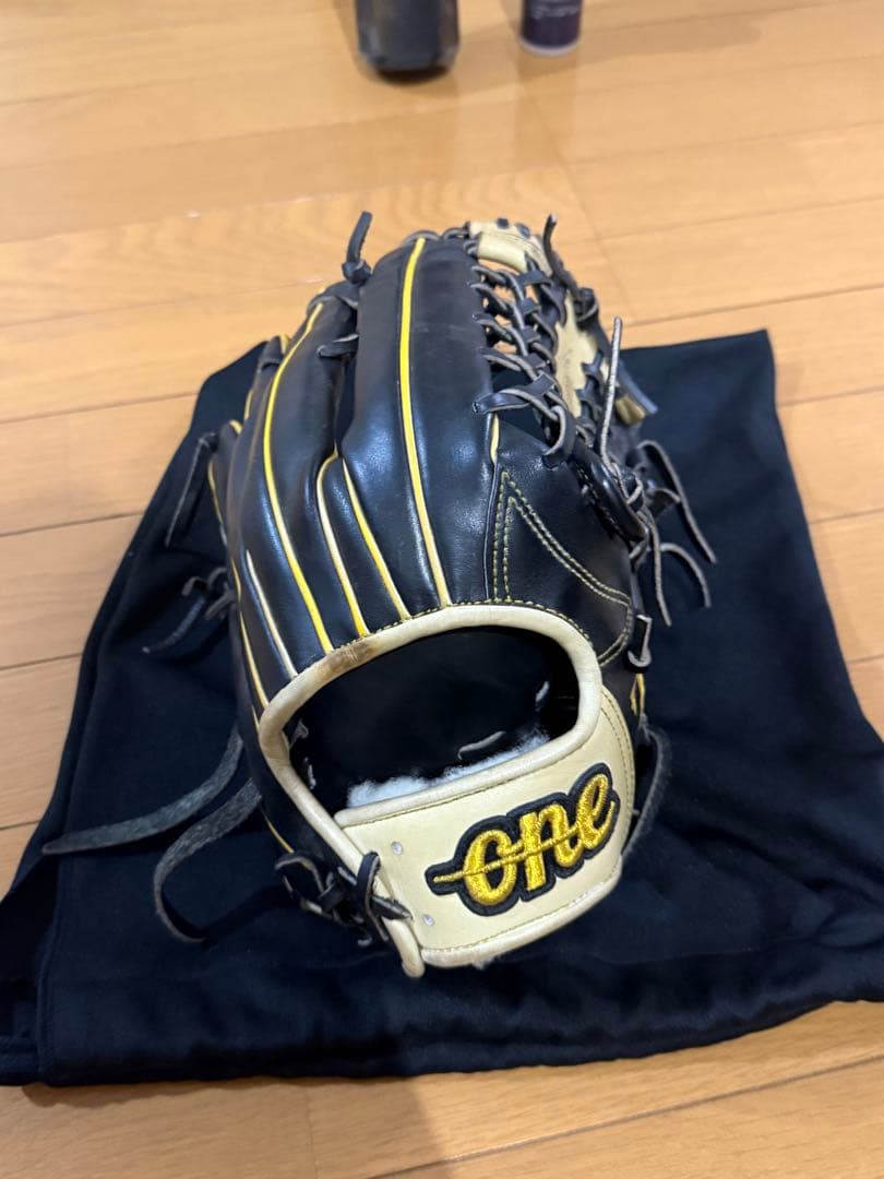 One of the answer 軟式グラブ - メルカリ