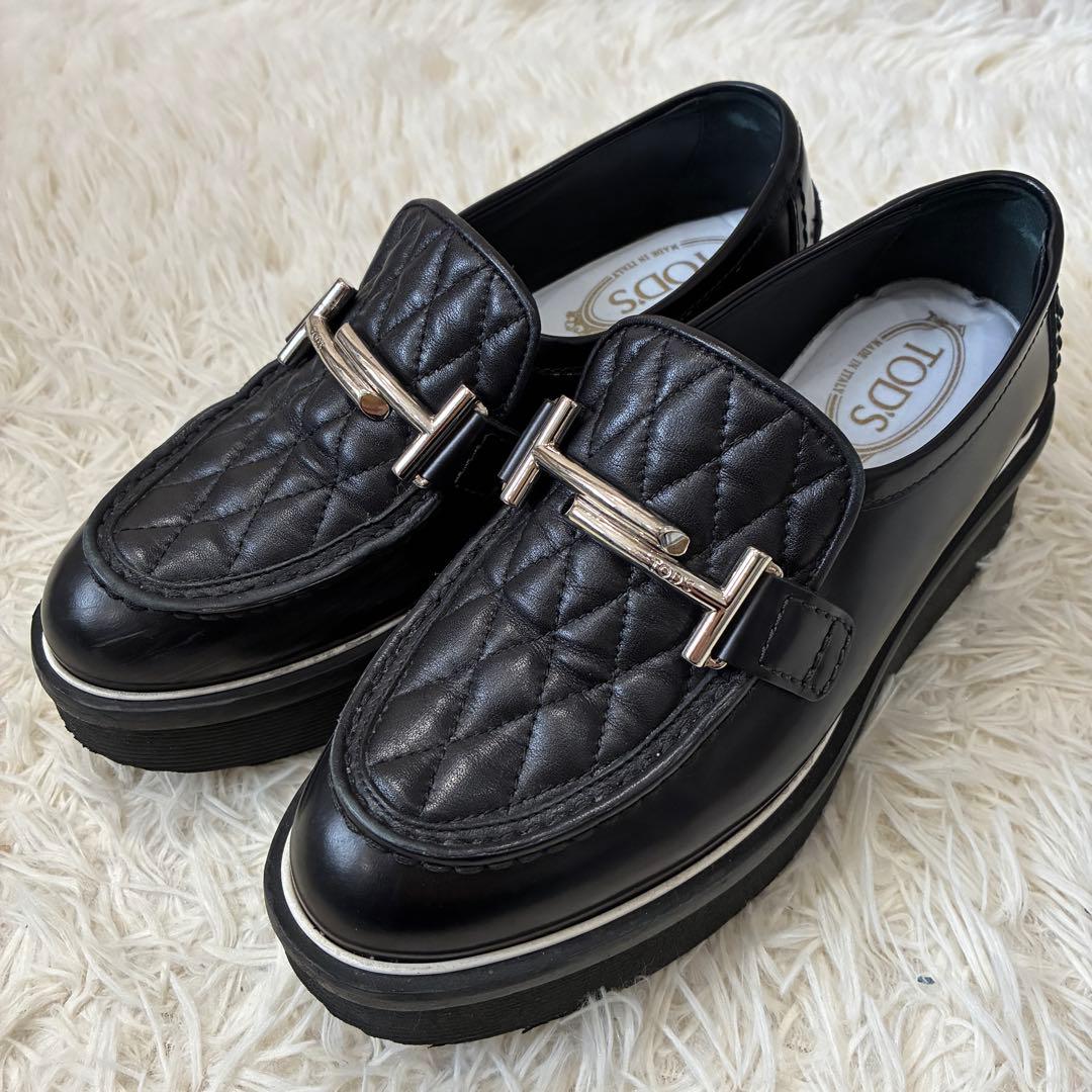 美品✨トッズ 厚底 ローファー ダブルT キルティング ブラック 34 トッズの白のキルティングローファー「ダブルT」 | Precious.jp