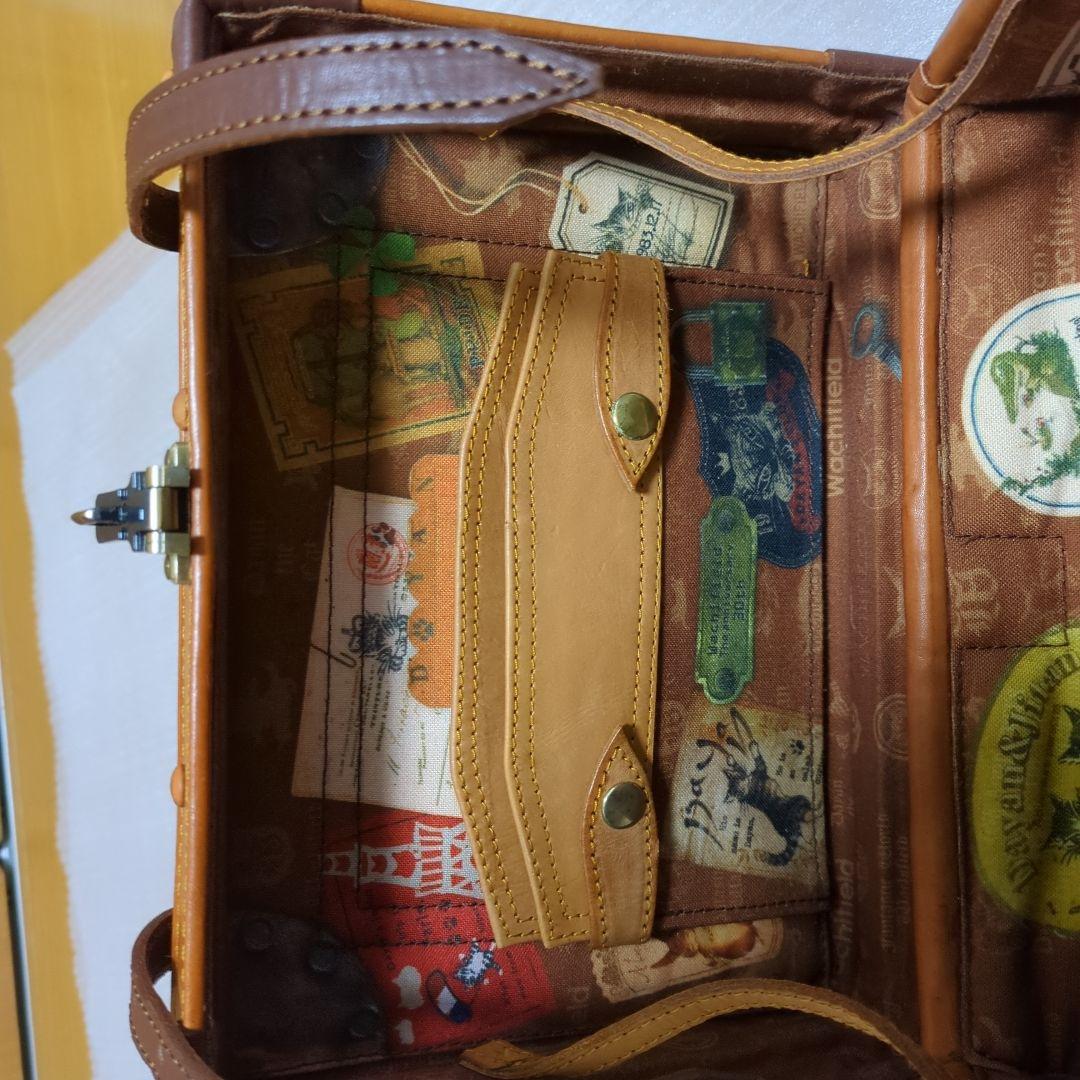 わちふぃーるど ダヤン レザー製トランク型バッグ - メルカリ