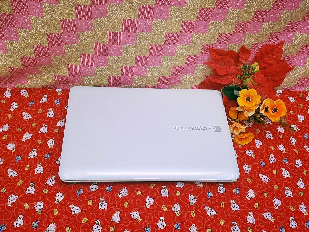 極上品♥大人気♥高速Corei3搭載♥ホワイト色♥新型Win11搭載♥動画編集