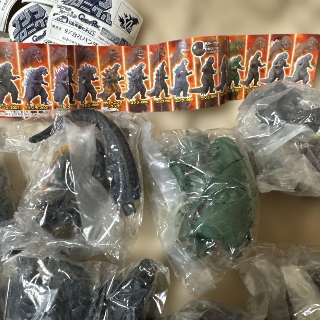 ゴジラクロニクル HGシリーズ 50th 1954-2004 - メルカリ