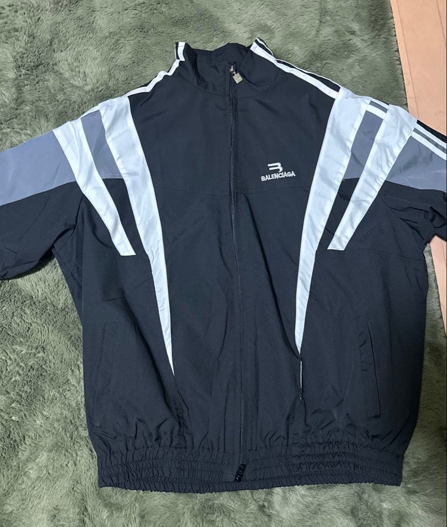 バレンシアガトラックスーツ 上下セットアップ - メルカリ