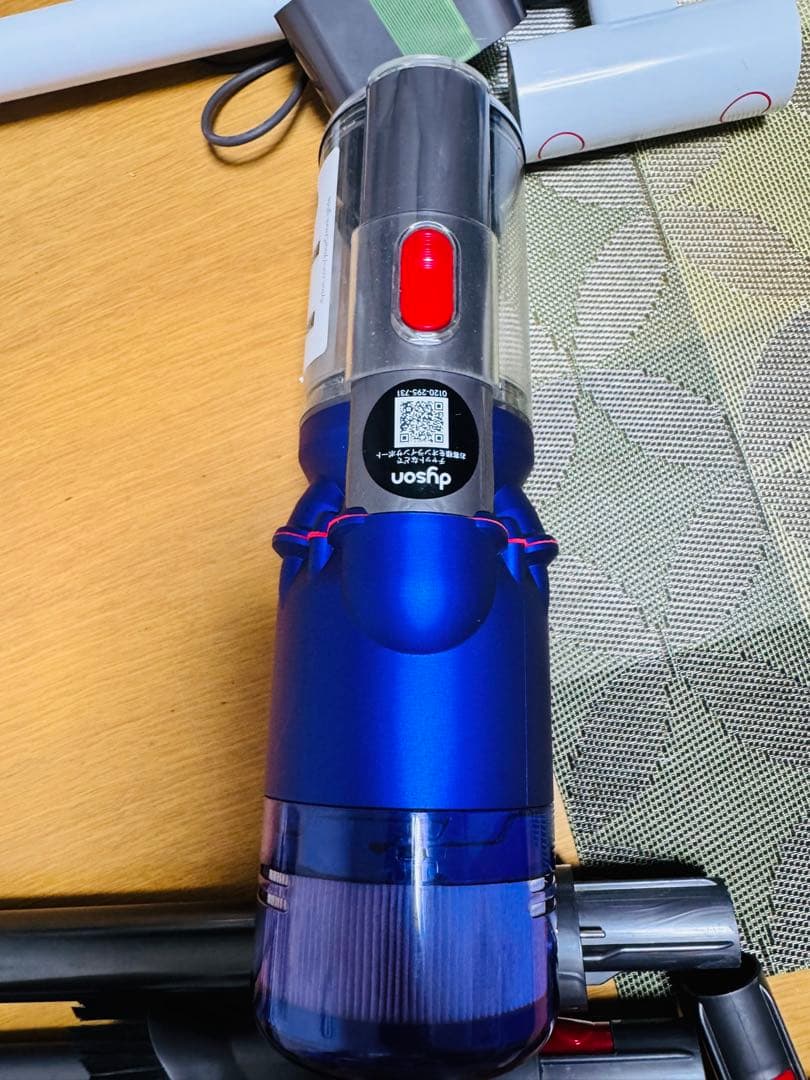 中古品 ダイソン SV19 コードレスクリーナー スタンド(小)付き [34