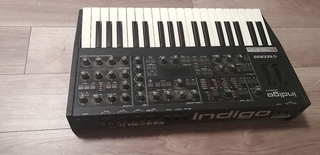 access virus indigo 2 redback - メルカリ