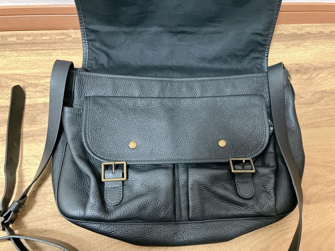 MC1956様専用】APC 黒 レザーショルダーバッグ - メルカリ