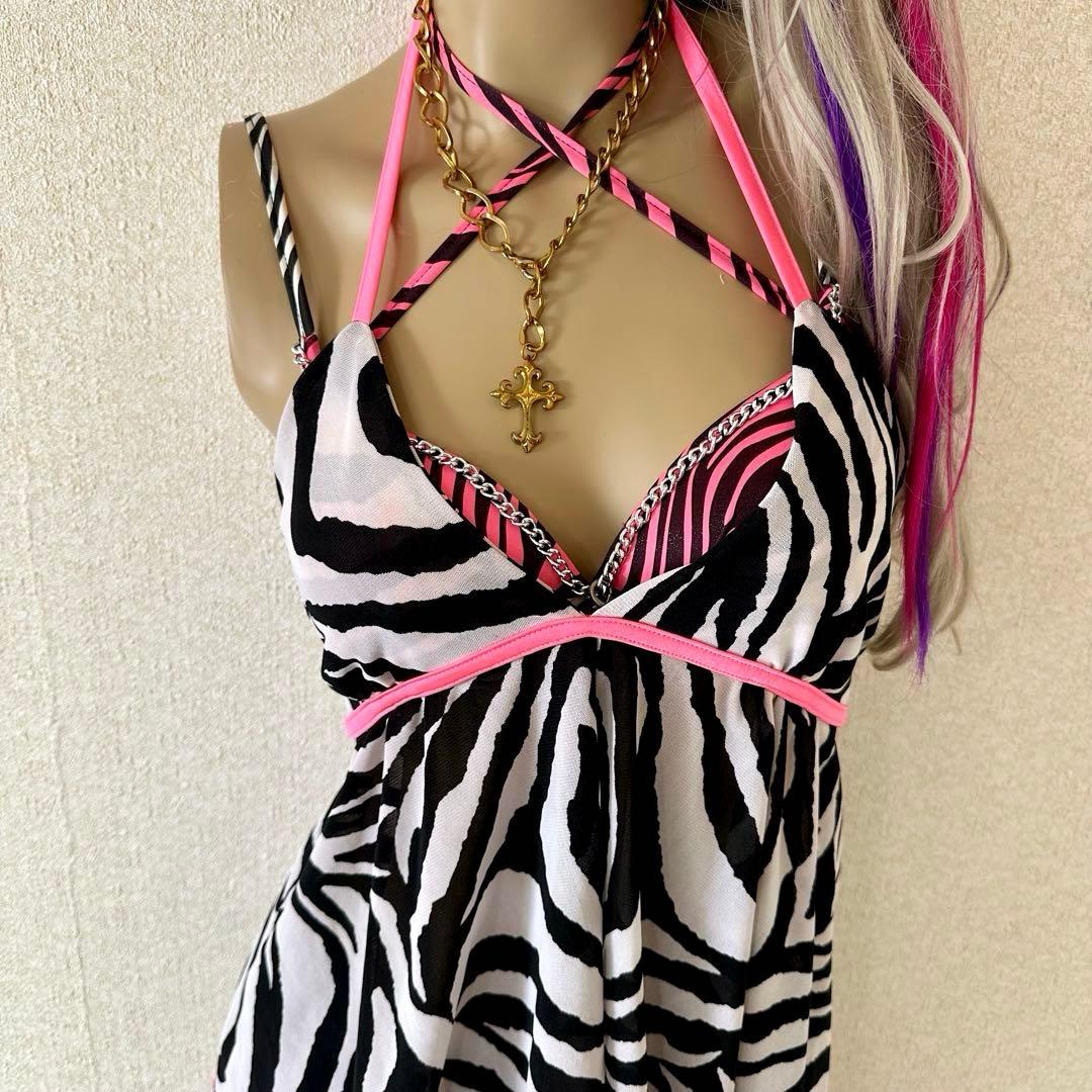 【d.i.a.】 ゼブラ柄×ネオンピンク 背中ガンあきエプロンキャミ ギャル