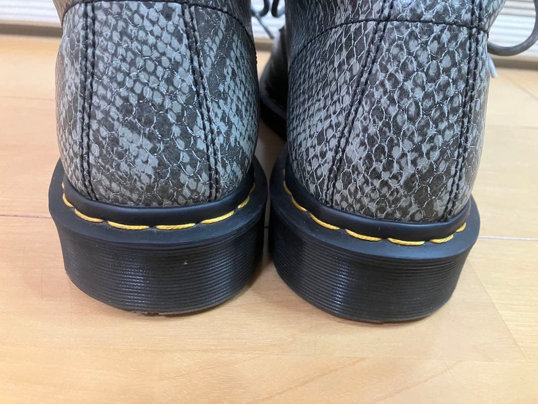 ドクターマーチン 1460 パイソン 蛇柄 UK9 美品 - メルカリ