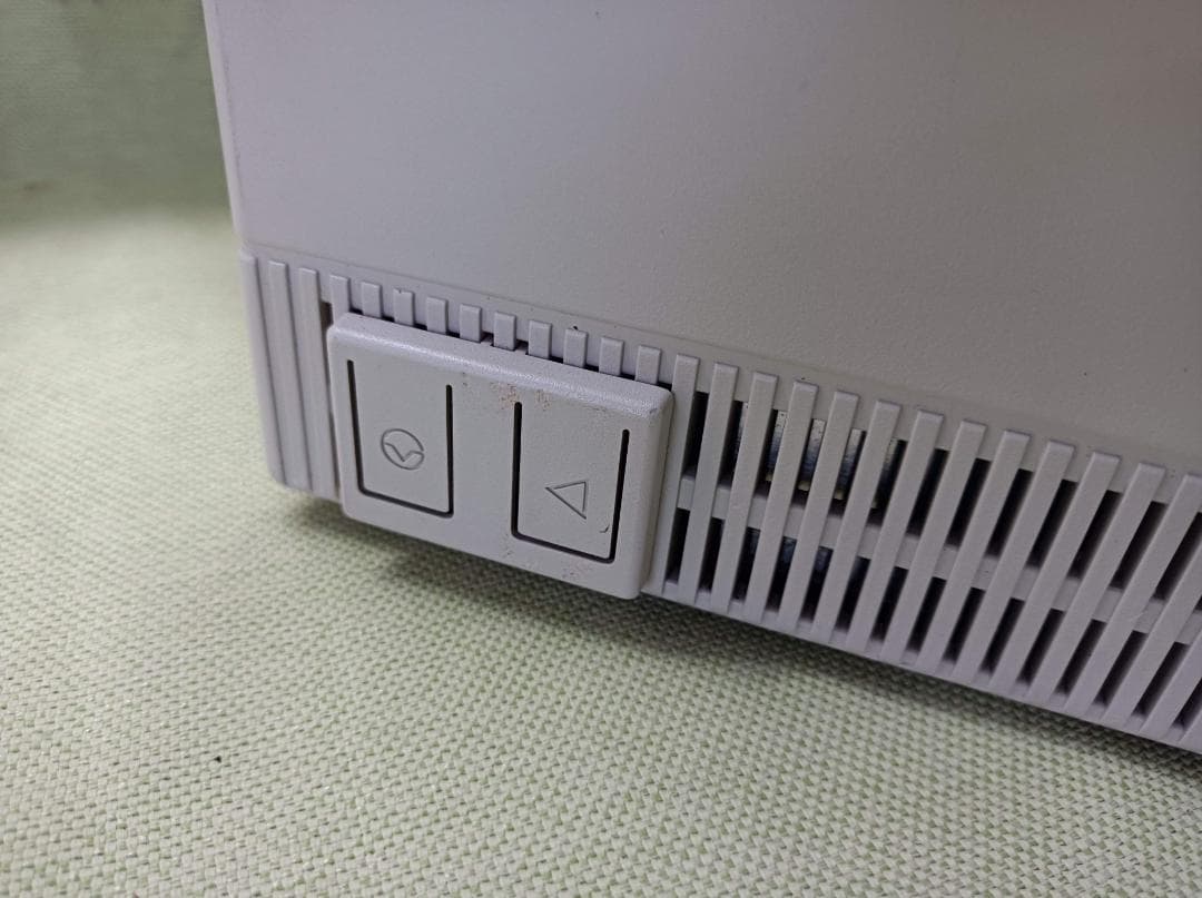 都《MNLAK》Macintosh　SE/30　液晶　キズ多い　レトロ