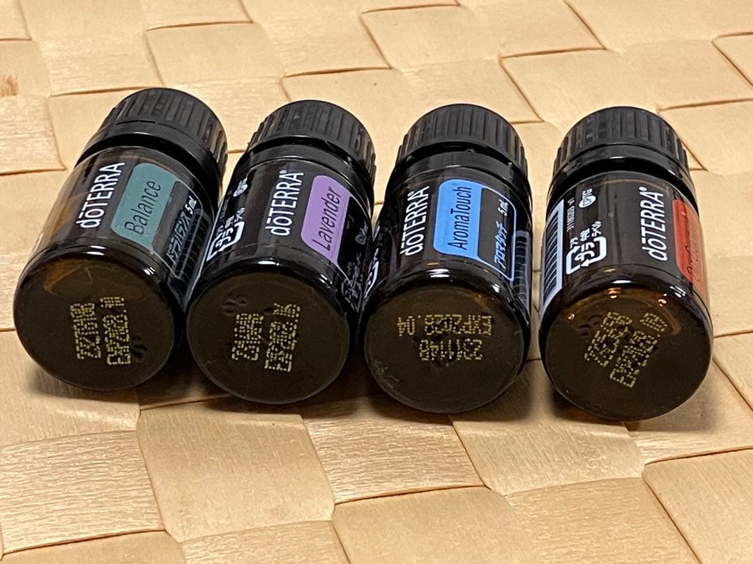 檜のアロマオイルスタンド付き！ ドテラ アロマタッチキット