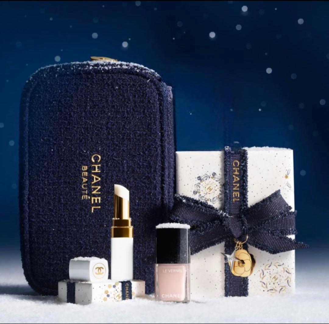 CHANEL クリスマスコフレ 2025 限定ポーチ 付き - メルカリ