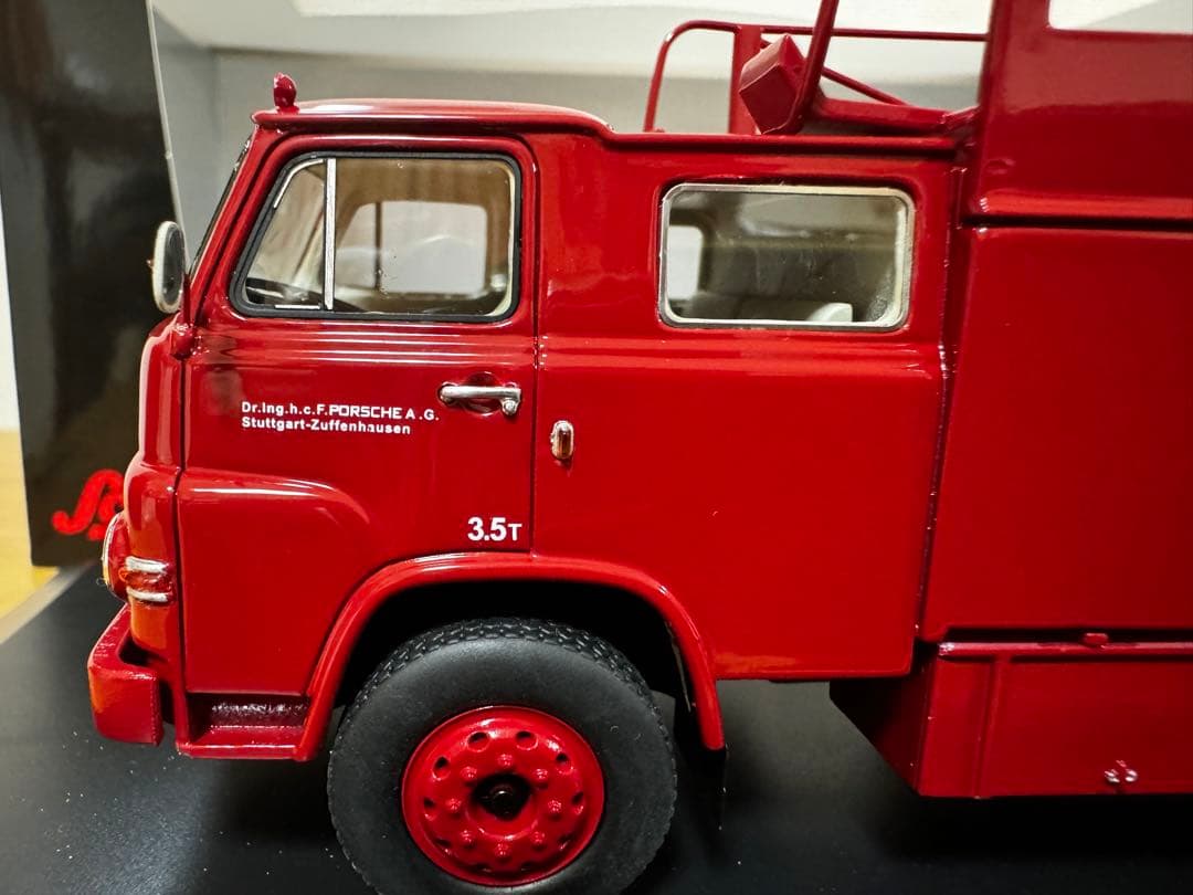 Schuco】限定2000台 MAN Porscheレーシングトランスポーター