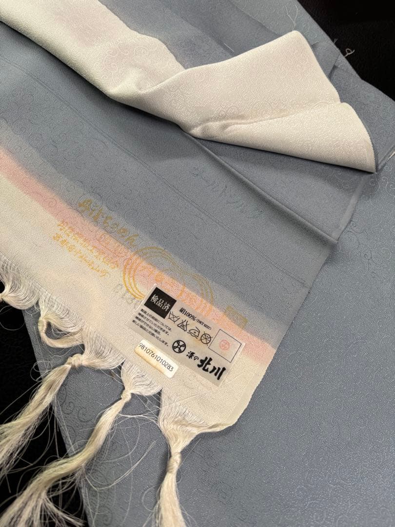 上質色無地 ゴールドシルク ぶどう柄 一つ紋 - メルカリ