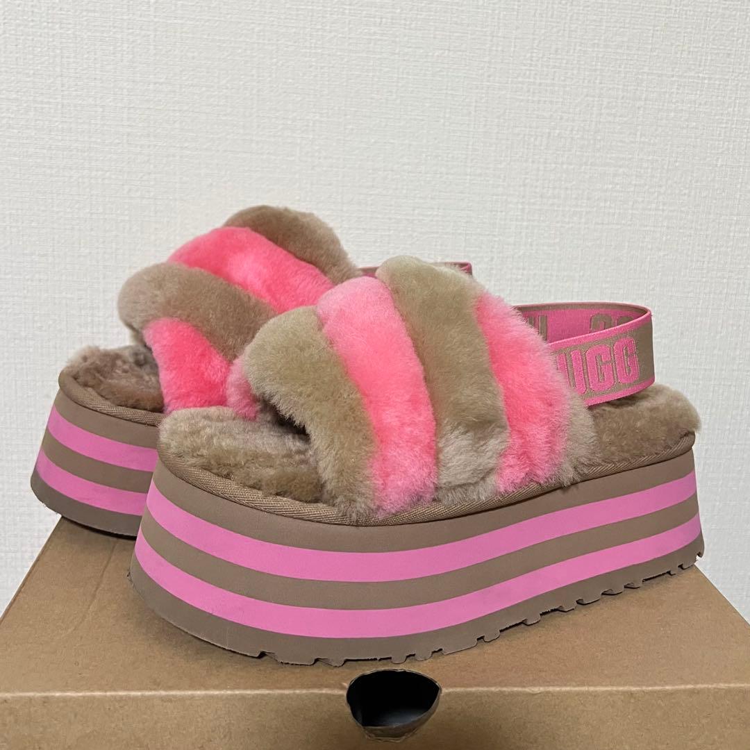 美品】UGG厚底ファーサンダル (箱付) - メルカリ