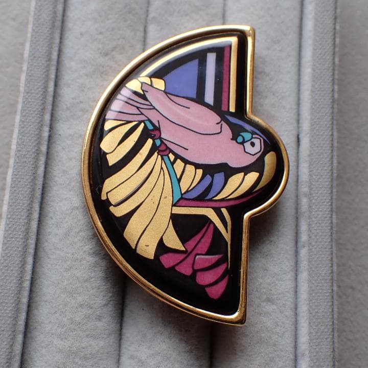 MICHAELA FREY ピンク系のオウム 鳥 ブローチ ミカエラフレイ