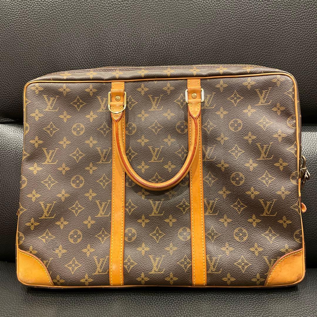 Louis Vuitton ルイヴィトンポルトドキュマンヴォワヤージュ