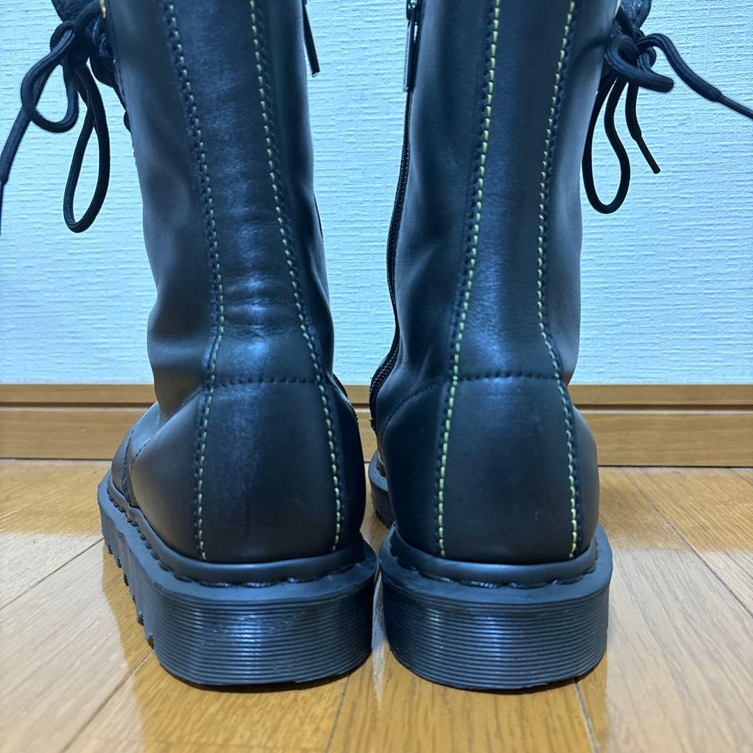 yohji yamamoto × Dr.Martens 10ホール ねじれブーツ - メルカリ