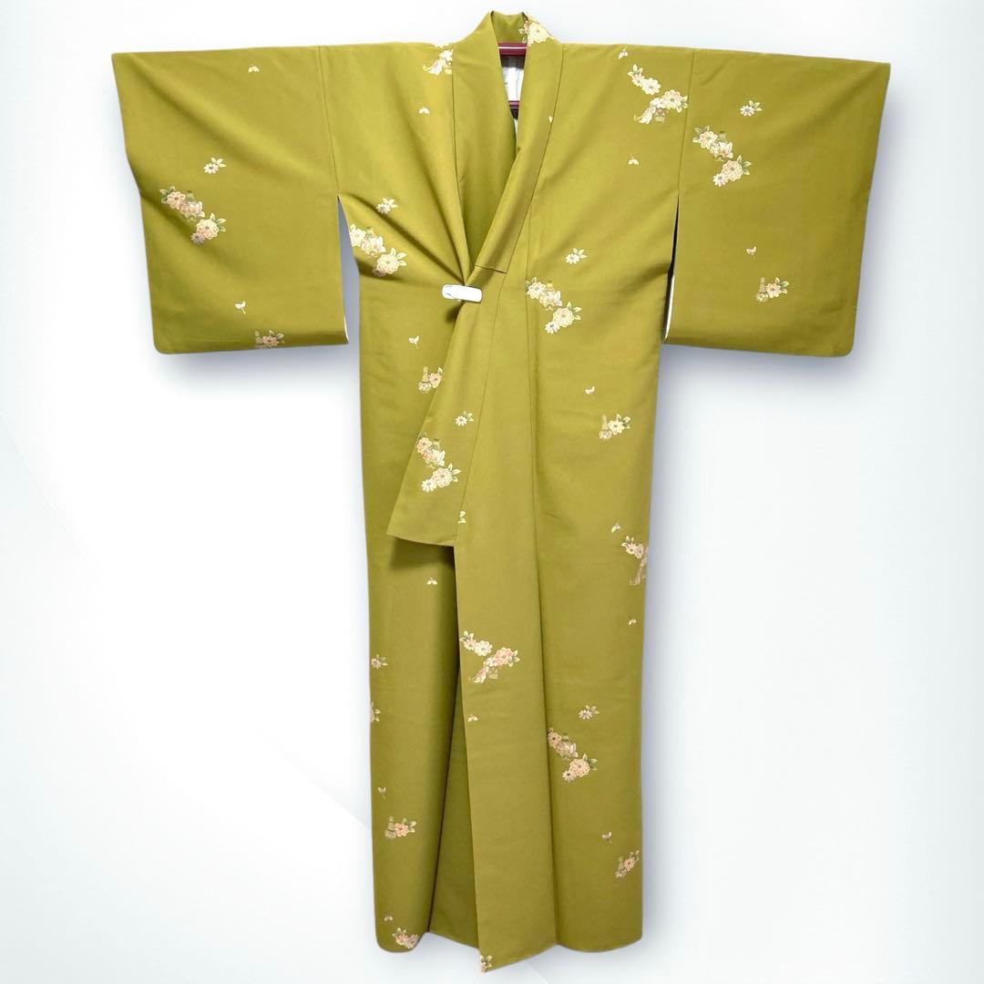 美品✨】東レシルック 洗える着物 飛び柄小紋 鶸色 刺繍風 花に蝶 袷