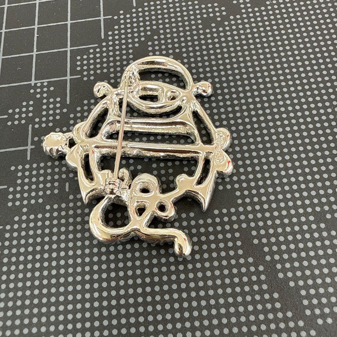 Dior ディオール ラインストーン エンブレム ロゴブローチ