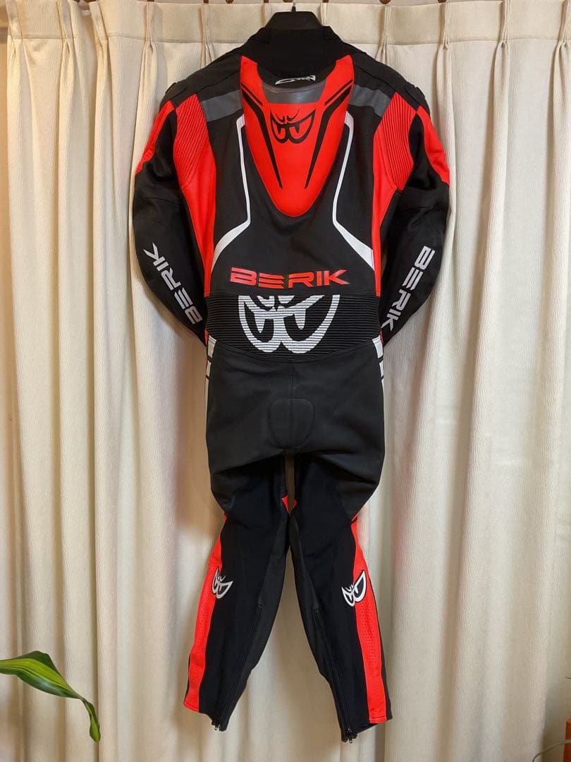 未使用】MFJ公認 BERIK ベリックレーシングスーツ56サイズBk.Re