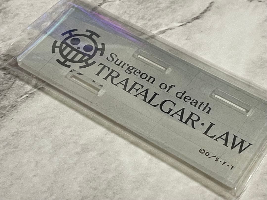 トラファルガー・ロー 白衣 医者 アクセサリースタンド アクリル