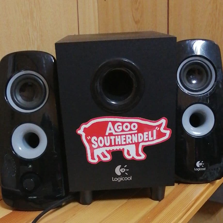 Logicool というパソコンに繋げるスピーカーです。 ロジクール、PCでも使えるBluetoothスピーカー「MX SOUND」 - AV Watch