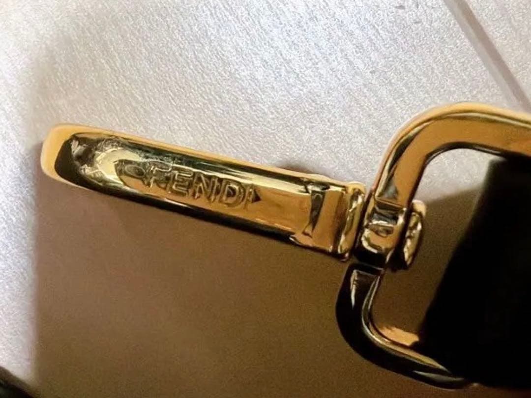本日限定お値下げ 美品 FENDI フェンディ ストラップ キャム - メルカリ