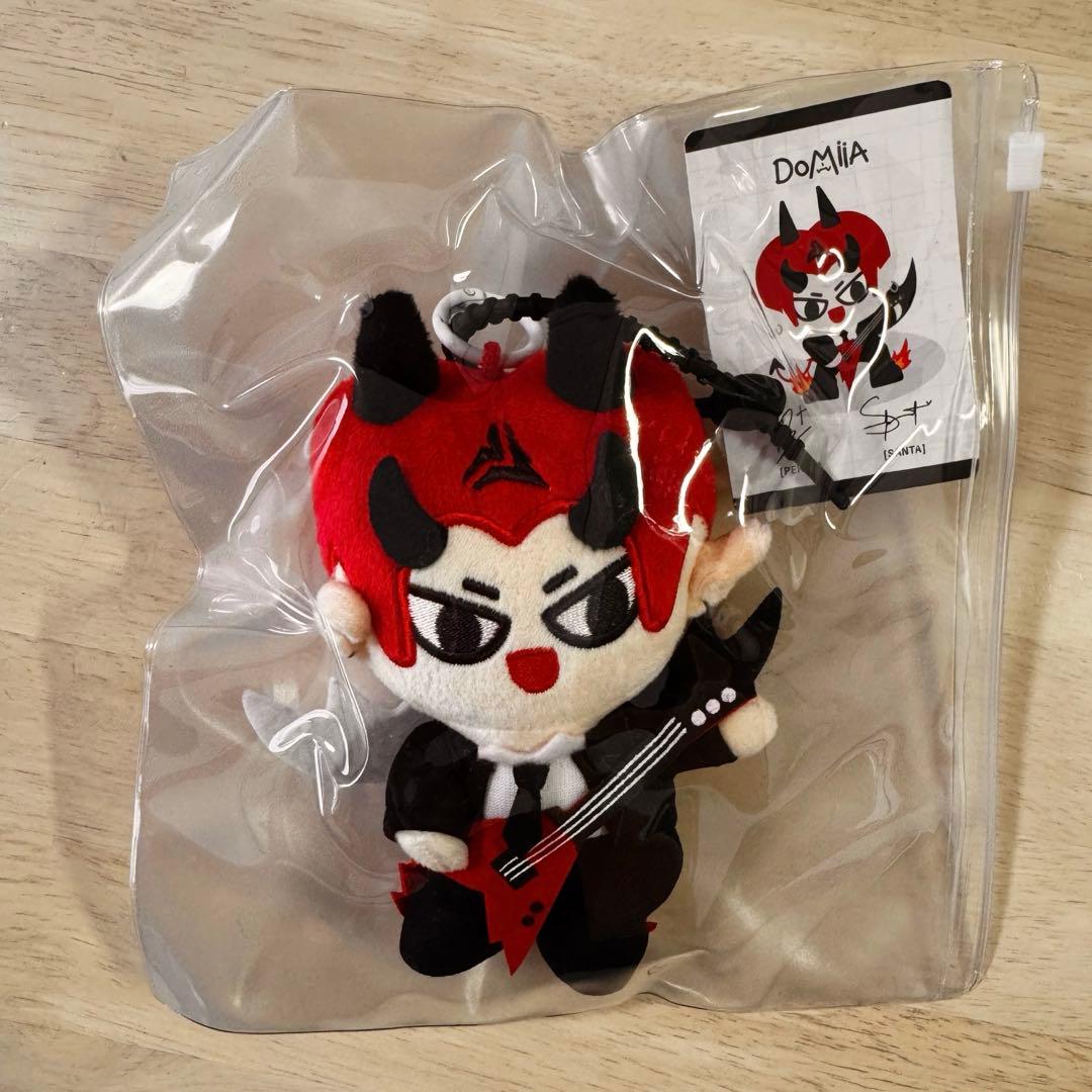 新品未開封】DOMIIA DOLL KEYCHAIN PerthSanta - メルカリ