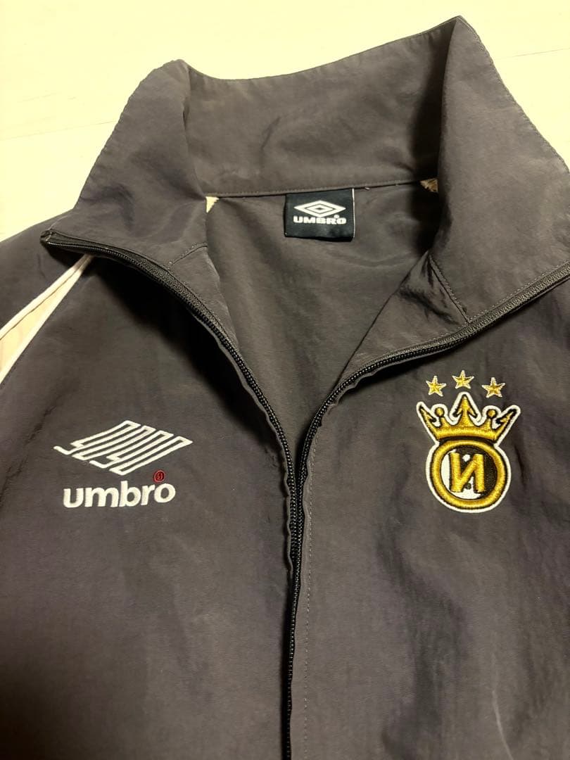 《希少！》9090 ✖️umbro コラボナイロンジャケット 黒/ベージュ