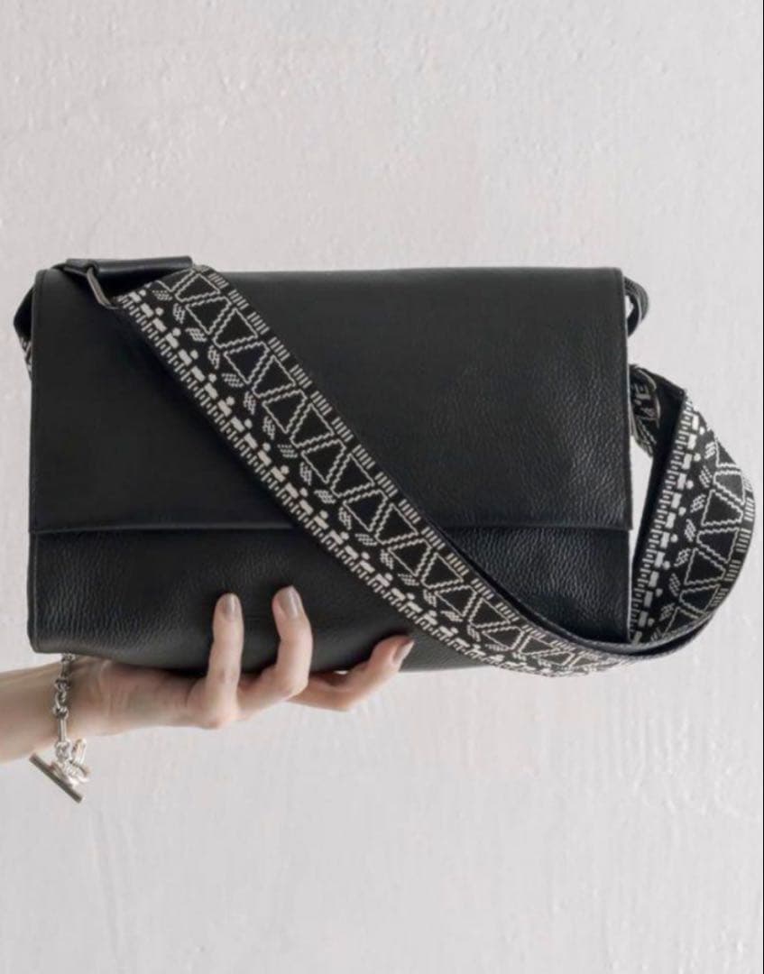 ear PAPILLONNER　イアパピヨネ 【WEB限定】柄テープボディバッグ 柄ワイドテープショルダーバッグ《本革/軽量470g/ボディバッグ/500ml