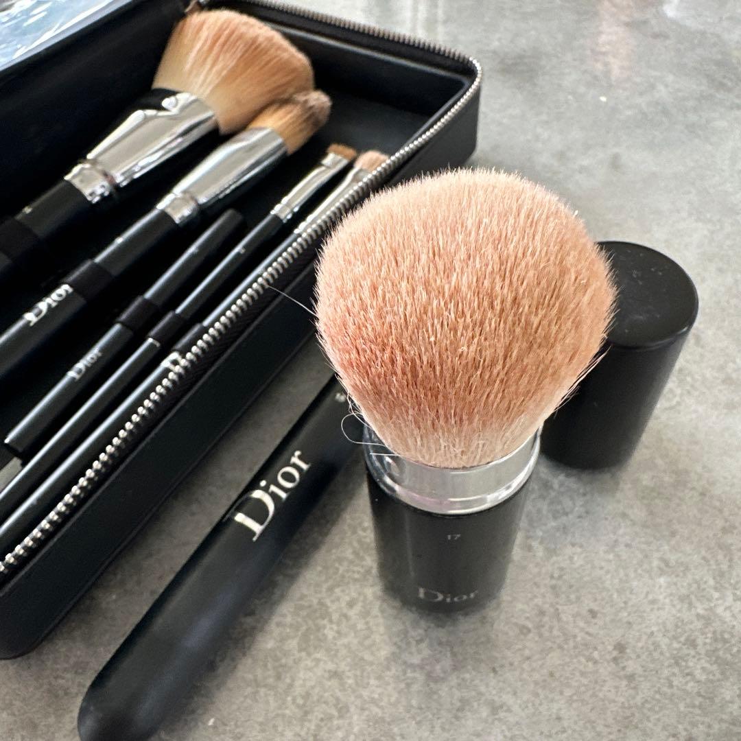 希少完売品】新品 Dior BACKSTAGE 1周年記念 ブラシセット - メルカリ