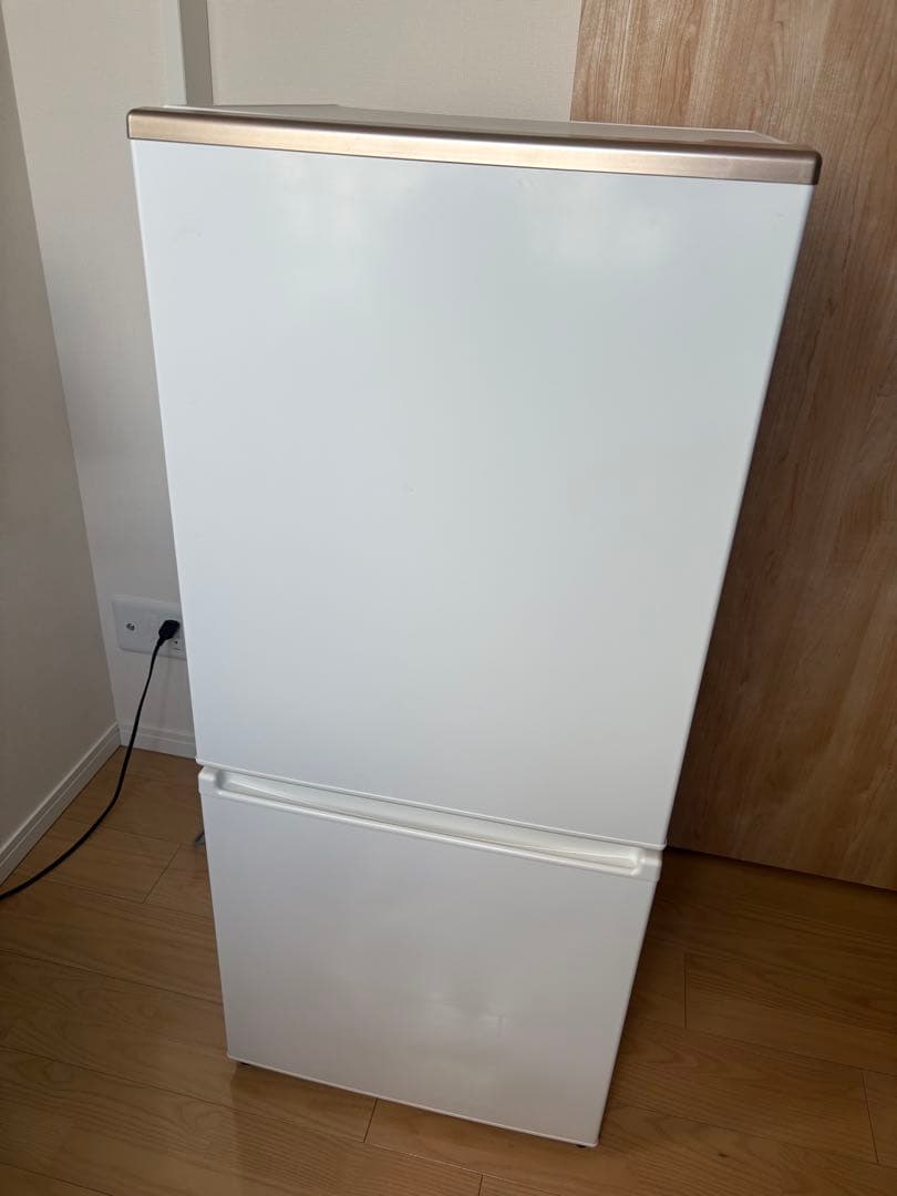 maaaaa⭐︎送料込み！AQUA 冷蔵庫　AQR-17MBK(W) 冷蔵庫 ホワイト AQR-17MBK-W ［2ドア /右開きタイプ /168L］｜の通販