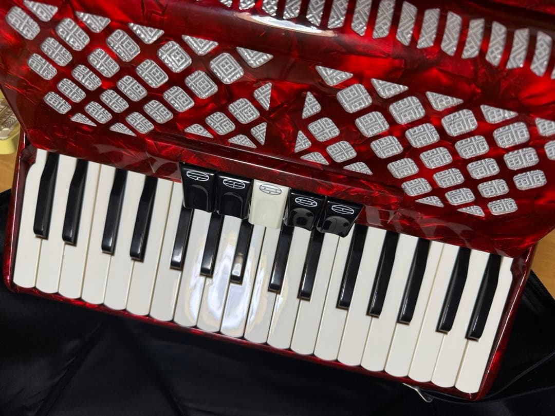 美品⭐︎トンボ Grandaile GT-60⭐︎アコーディオン赤（ケース付