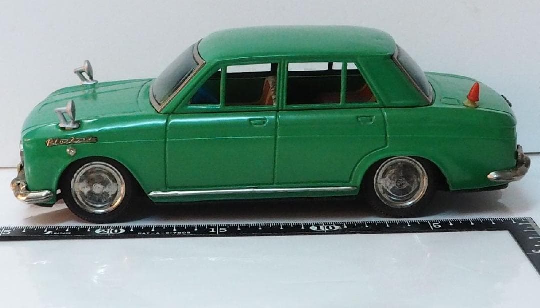 イチコー【ダットサン ブルーバード410ピニンファリーナ黄緑】ブリキ製