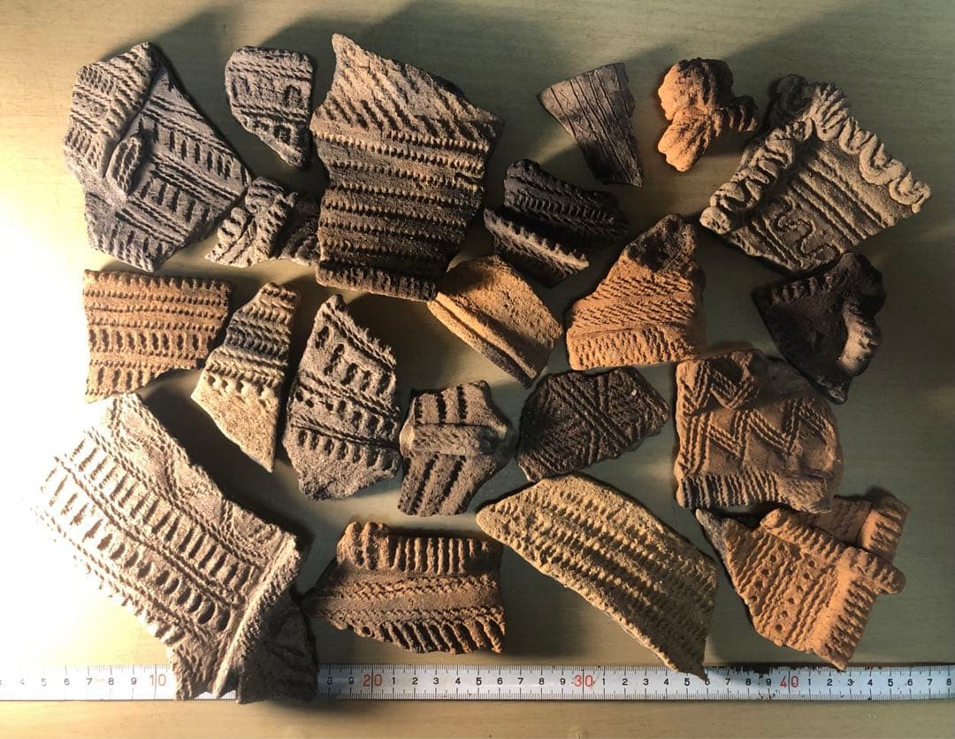 土器の欠片 縁の部分 No.703」です。 - メルカリ